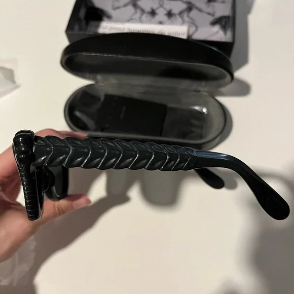 LA FEMME EN NOIR BY MICHELLINE PIT ALIEN XENOMORPH SUNGLASSES NWT - Picture 8 of 9